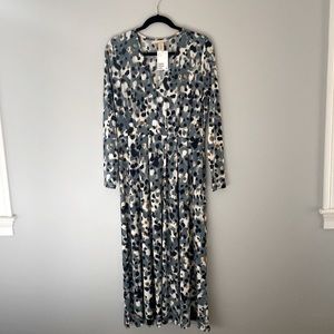 NWT H&M maxi dress in blue, navy, tan and white print. Size small.